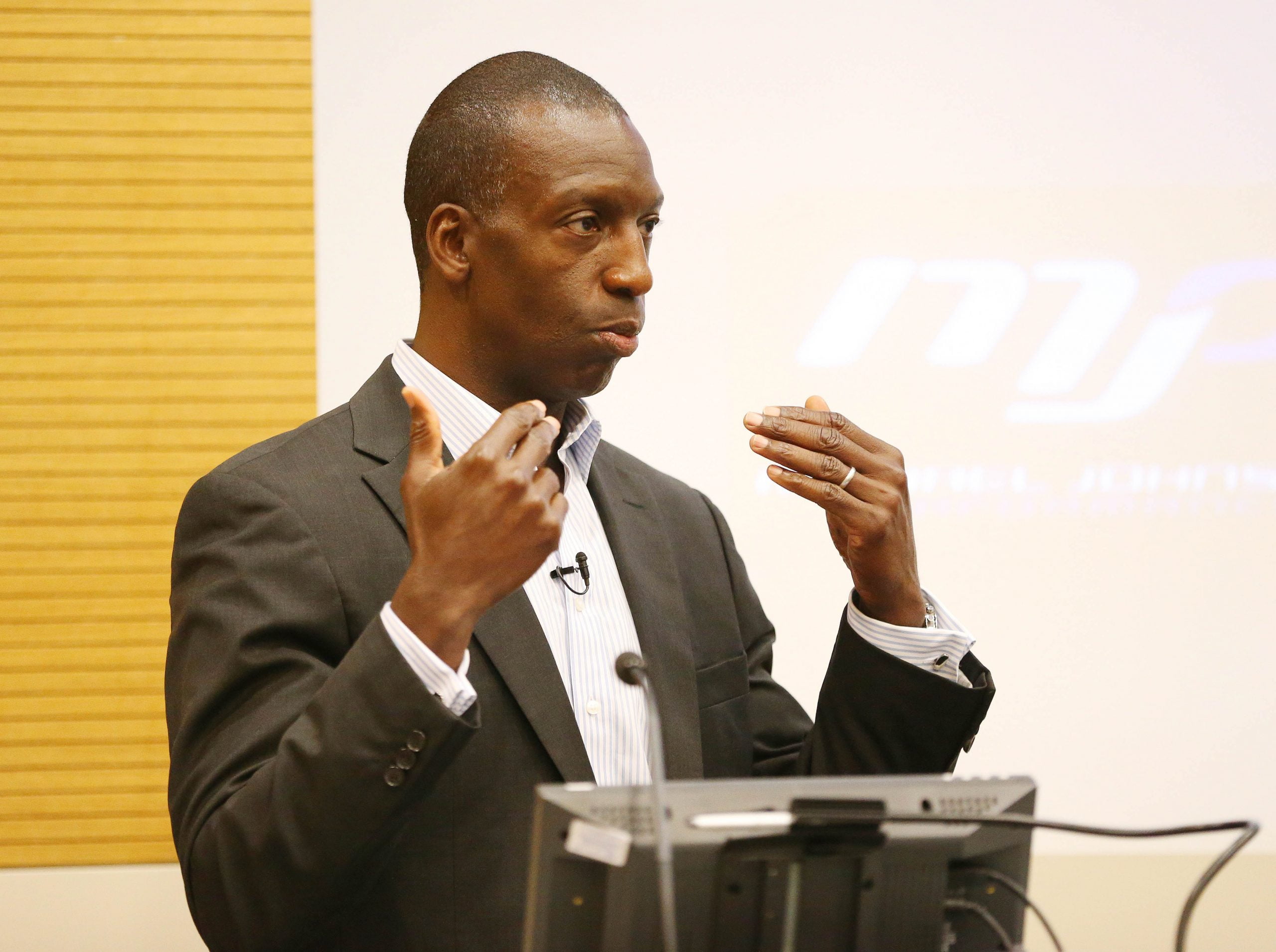 Michale Johnson sports celebrity keynote speaker|Michael Johnson athlete and keynote speaker motivational speaker|